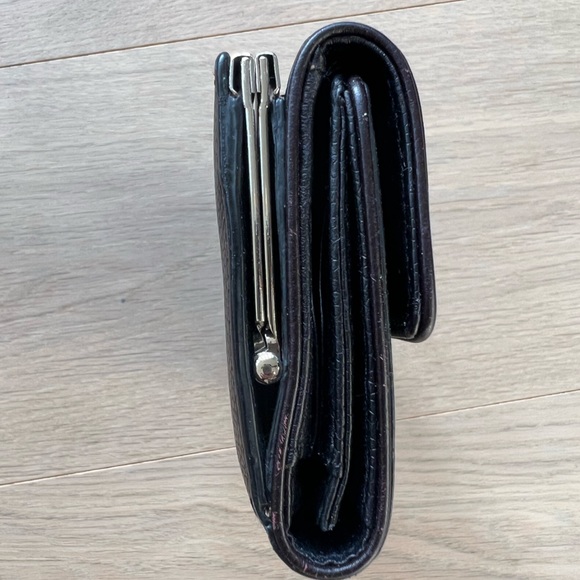 Cole Haan clutch wallet. Soft black pebbles leather lined with pink suede - Picture 4 of 8